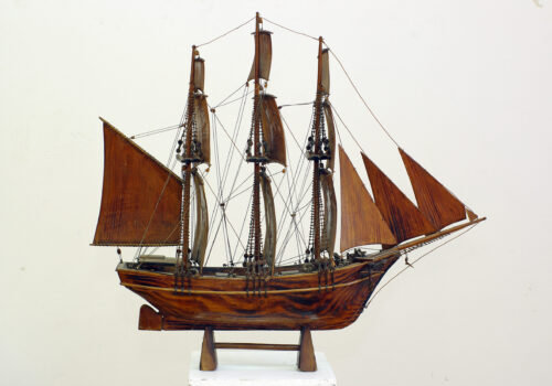 ZMB-3:
Trojarbolna nava, križnjak
(68 x 17 x 62 cm)