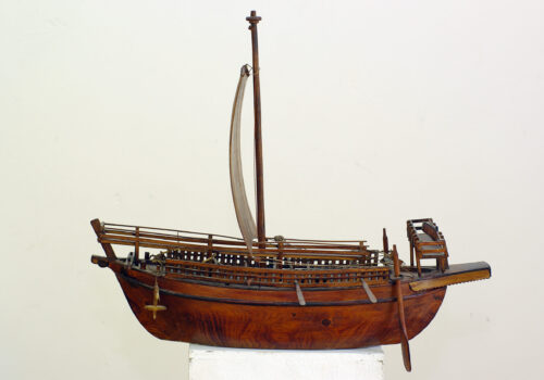 ZMB-6:
Grčki trgovački brod, 700 pr. Kr.
(52 x 15 cm)